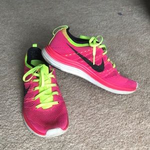 NIKE Sneakers- Size 6.5